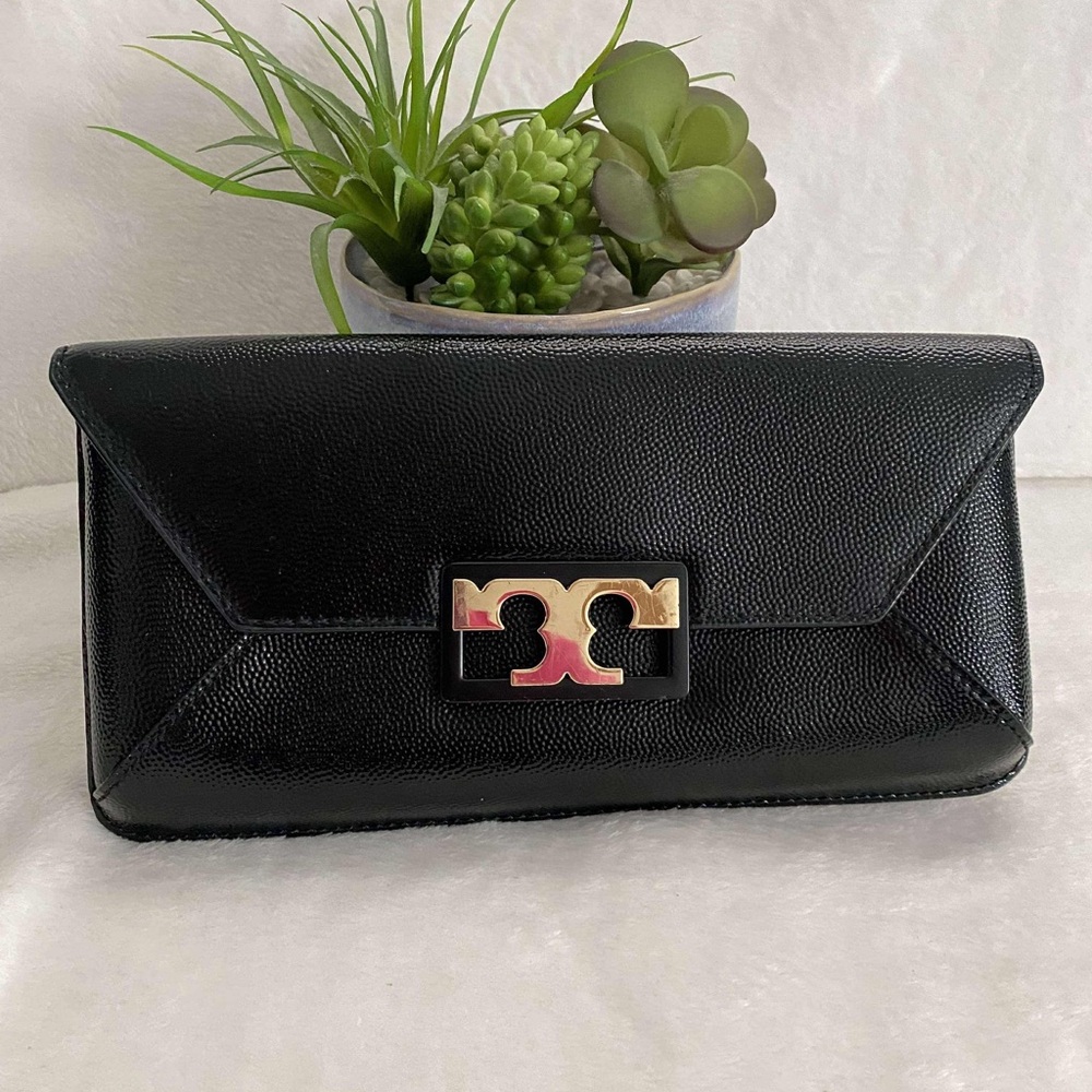 ❤️SALE❤️Great Condition Tory Burch Gigi Caviar Leather Clutch
